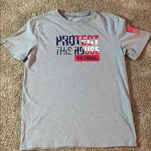 Youth boys Under Armour t-shirt.  Size Y XL